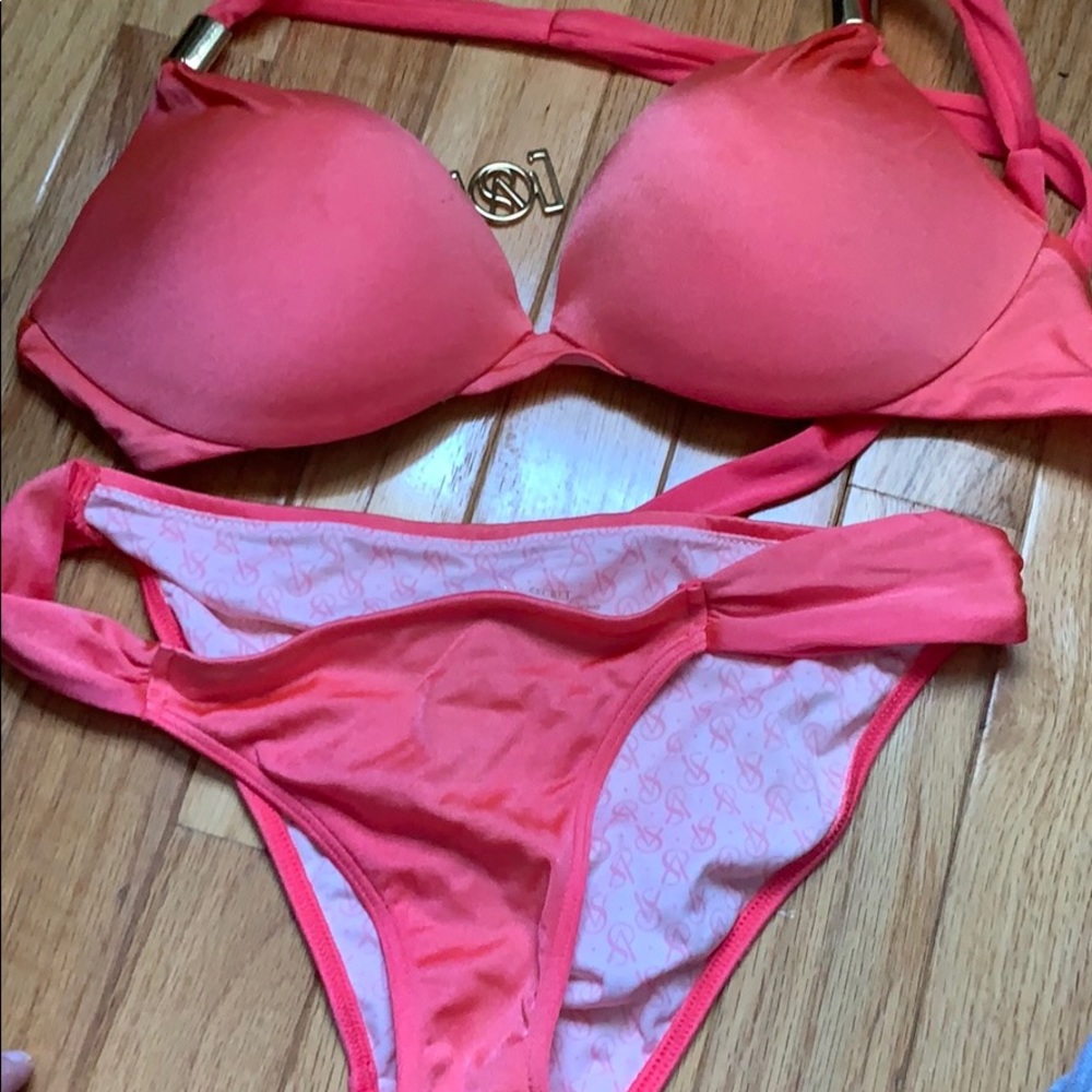 Victoria’s Secret bikini top 34c bottom is small.